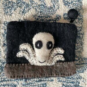 Octopus kraken wool pouch